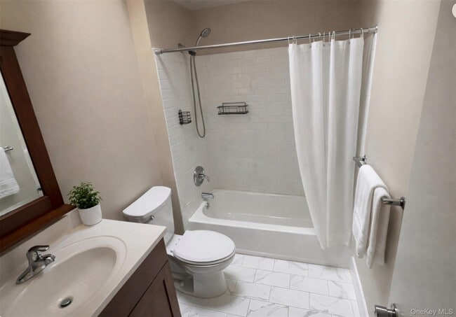 5 N Aspen Rd in Middletown, NY - Building Photo - Building Photo