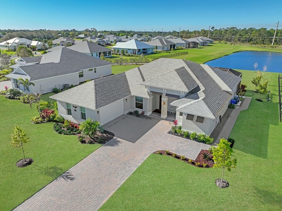 103 Bald Eagle Way in Sebastian, FL - Building Photo