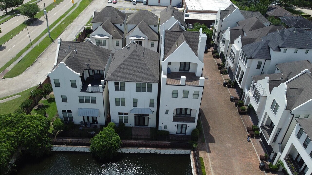 9941 Woodwind Ln N in Houston, TX - Building Photo