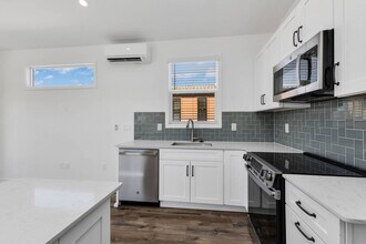 6165 Talon Bay Dr in North Port, FL - Building Photo - Building Photo