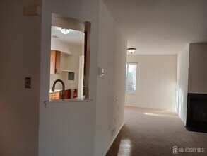 1081 Schmidt Ln in North Brunswick, NJ - Building Photo - Building Photo