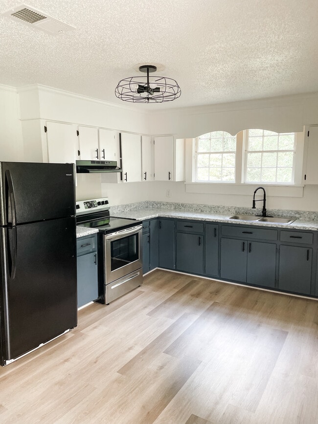 55 E Cork St Rentals in Ware Shoals, SC