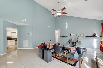 8122 Sandy Glen Ln in Houston, TX - Building Photo - Building Photo