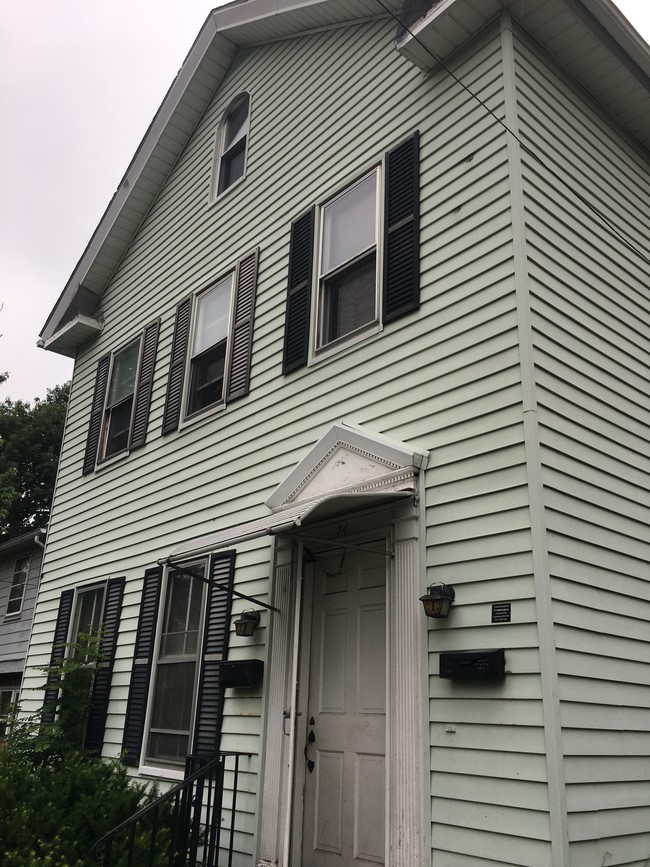 74 Berkshire St, Unit 2 in Springfield, MA - Building Photo - Building Photo