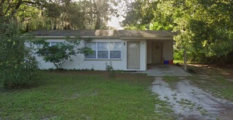 2121 NW 55th St in Gainesville, FL - Building Photo