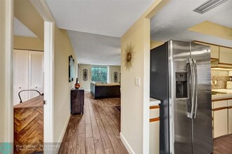 299 NW 52nd Terrace in Boca Raton, FL - Foto de edificio - Building Photo