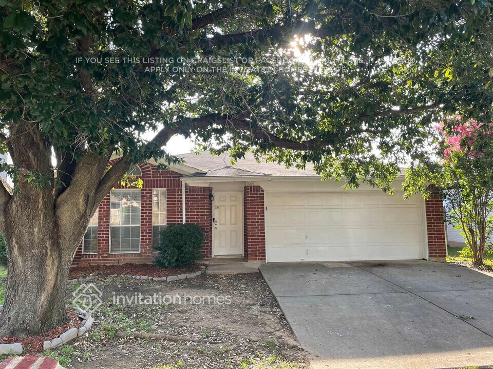 8037 Iris Cir in Fort Worth, TX - Building Photo