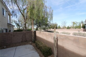 2568 Diplomacy Pointe Ct in Henderson, NV - Foto de edificio - Building Photo
