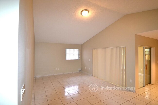 1110 SW 98th Terrace in Pembroke Pines, FL - Building Photo - Building Photo