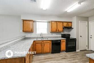 4922 Crestway Dr in La Porte, TX - Building Photo - Building Photo