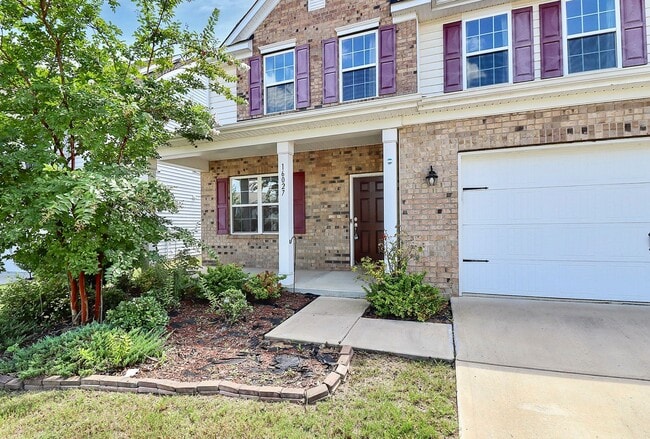 16027 Harbor Hill Dr in Charlotte, NC - Building Photo - Building Photo