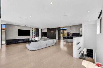 703 N Lucia Ave in Redondo Beach, CA - Building Photo - Building Photo