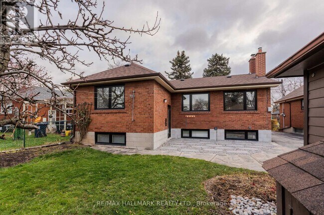 44 Robertsfield Crescent in Toronto, ON - Building Photo - Building Photo