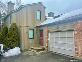 42 Far View Cmns in Southbury, CT - Building Photo