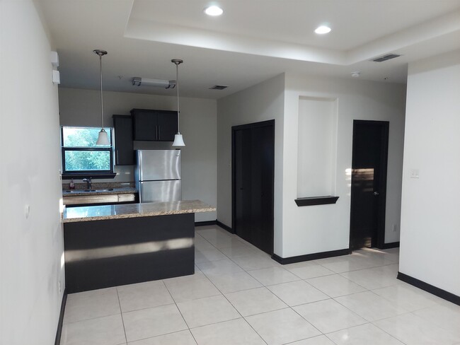 2701 E Lyon St in Laredo, TX - Building Photo - Building Photo