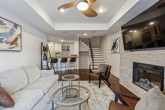 1323 St Joseph St in Dallas, TX - Foto de edificio - Building Photo