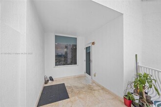 3000 NE 188th St in Aventura, FL - Building Photo - Building Photo
