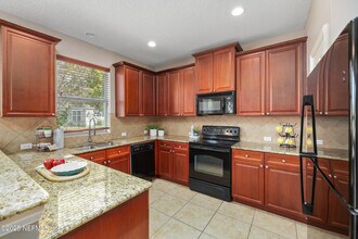 3946 Royal Pines Dr in Orange Park, FL - Foto de edificio - Building Photo