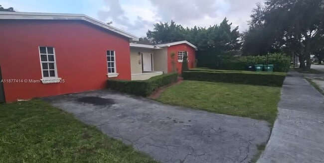 1601 SW 83rd Ave in Miami, FL - Foto de edificio - Building Photo