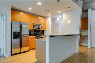 301 Demonbreun St, Unit 202 in Nashville, TN - Building Photo - Building Photo