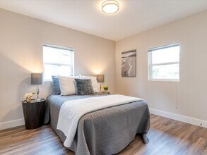 7302 11th Ave NE in Seattle, WA - Building Photo - Building Photo