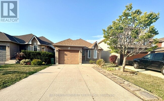 property at 62 Briarose Pl