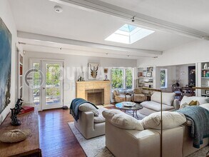 444 Laverne Ave in Mill Valley, CA - Foto de edificio - Building Photo