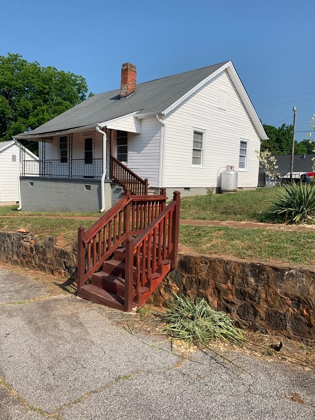 property at 113 S 2nd St