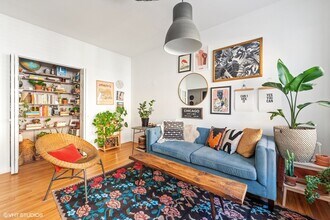 3429 W Shakespeare Ave in Chicago, IL - Building Photo - Building Photo