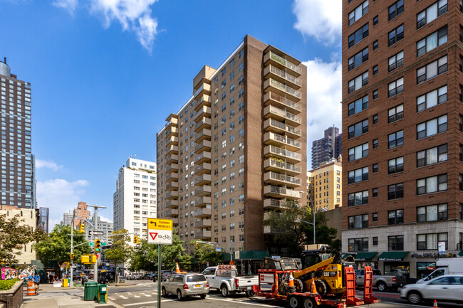 Tri-Faith House in New York, NY - Foto de edificio - Building Photo