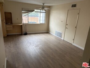 20477 Mayall St in Los Angeles, CA - Building Photo - Building Photo