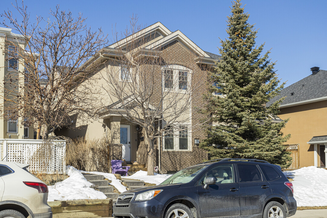 2427 29 St SW in Calgary, AB - Building Photo