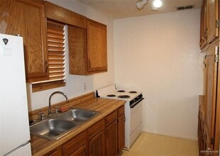 11 E 6th St in Weslaco, TX - Building Photo - Building Photo