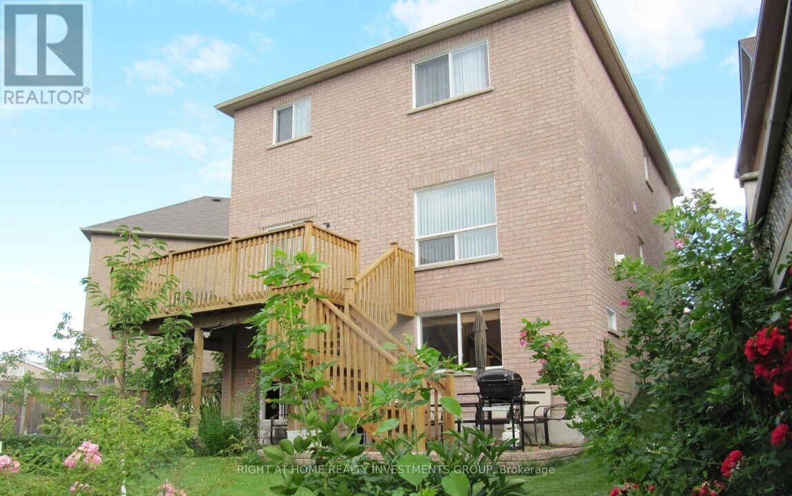 63 Trish Dr in Richmond Hill, ON - Building Photo
