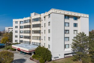 The Enclave in Novi, MI - Building Photo