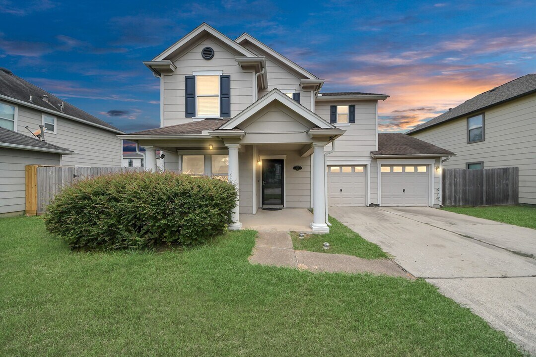 4131 Fairhope Oak St in Pasadena, TX - Building Photo