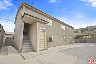 2808 Cloverdale Ave in Los Angeles, CA - Foto de edificio - Building Photo