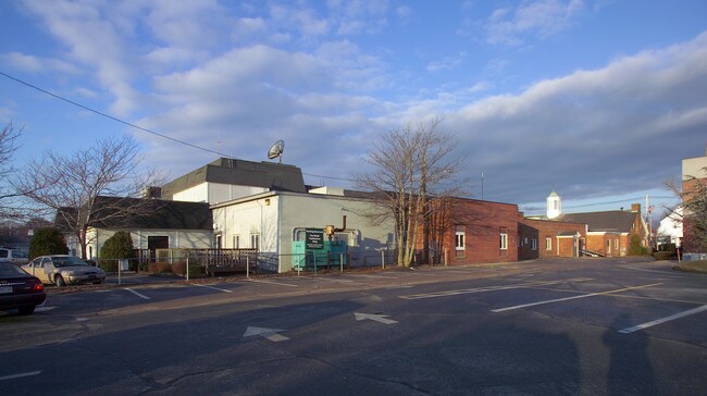319 Main St in Hyannis, MA - Building Photo - Building Photo
