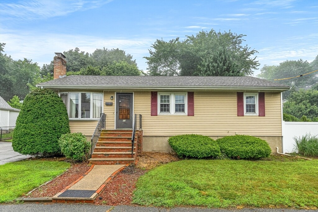 11 Boline Pl in Woburn, MA - Building Photo