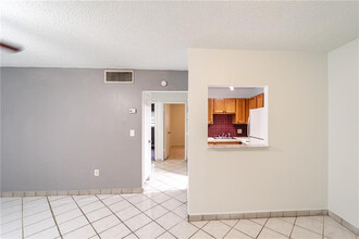 721 SW 13th Ave-Unit -Unit 2 in Fort Lauderdale, FL - Building Photo - Building Photo