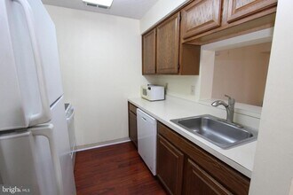 5017-5017 Ravens Crest Dr in Plainsboro, NJ - Building Photo - Building Photo