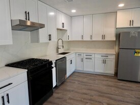 1619 Rutland Dr in Austin, TX - Building Photo