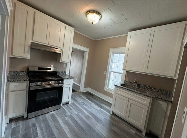 212 W Central Ave in Miami, OK - Building Photo - Building Photo