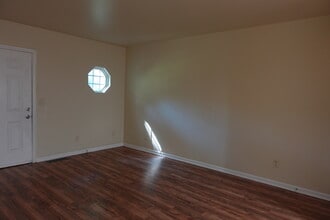 264 James Albert Johnson Ave, Unit Apt B in Winder, GA - Building Photo - Building Photo