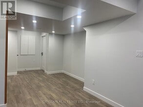 528 Valhalla Cres in Waterloo, ON - Building Photo - Building Photo