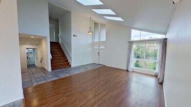 24652 Vía Raza in Lake Forest, CA - Building Photo - Building Photo