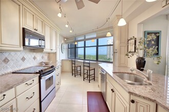6000 Pelican Bay Blvd in Naples, FL - Building Photo - Building Photo