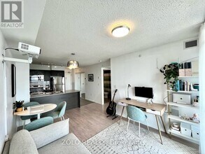 800-800 Lawrence Ave W in Toronto, ON - Building Photo - Building Photo
