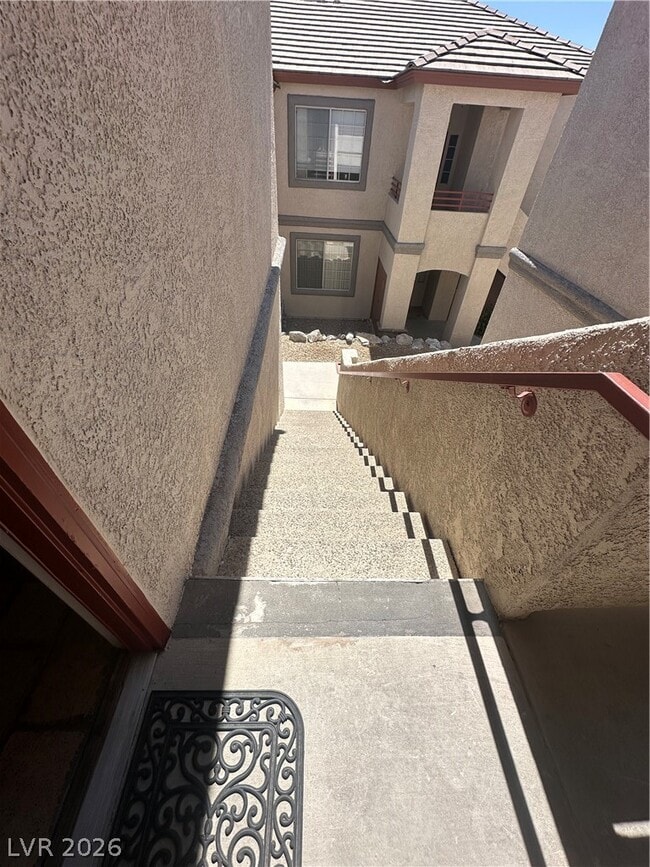 10237 King Henry Ave in Las Vegas, NV - Foto de edificio - Building Photo