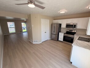 1011 Pinoak Ct in East Pittsburgh, PA - Building Photo - Building Photo